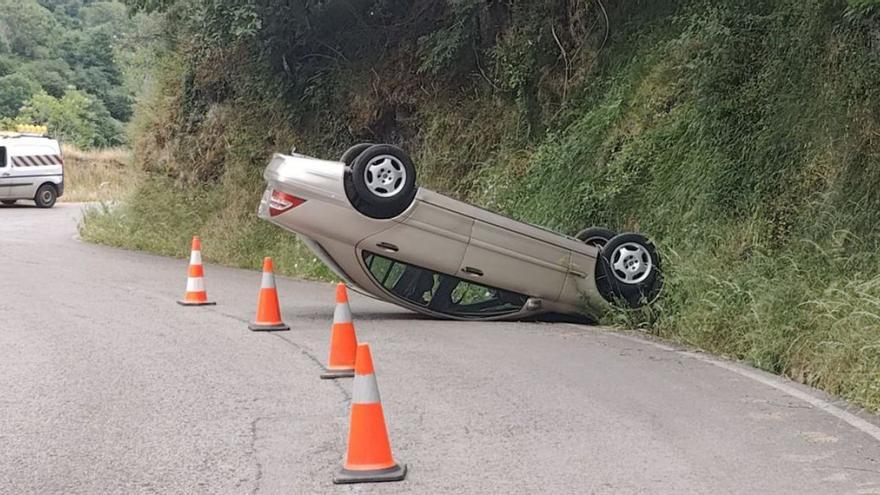 Aparatoso accidente en Soto de Caso