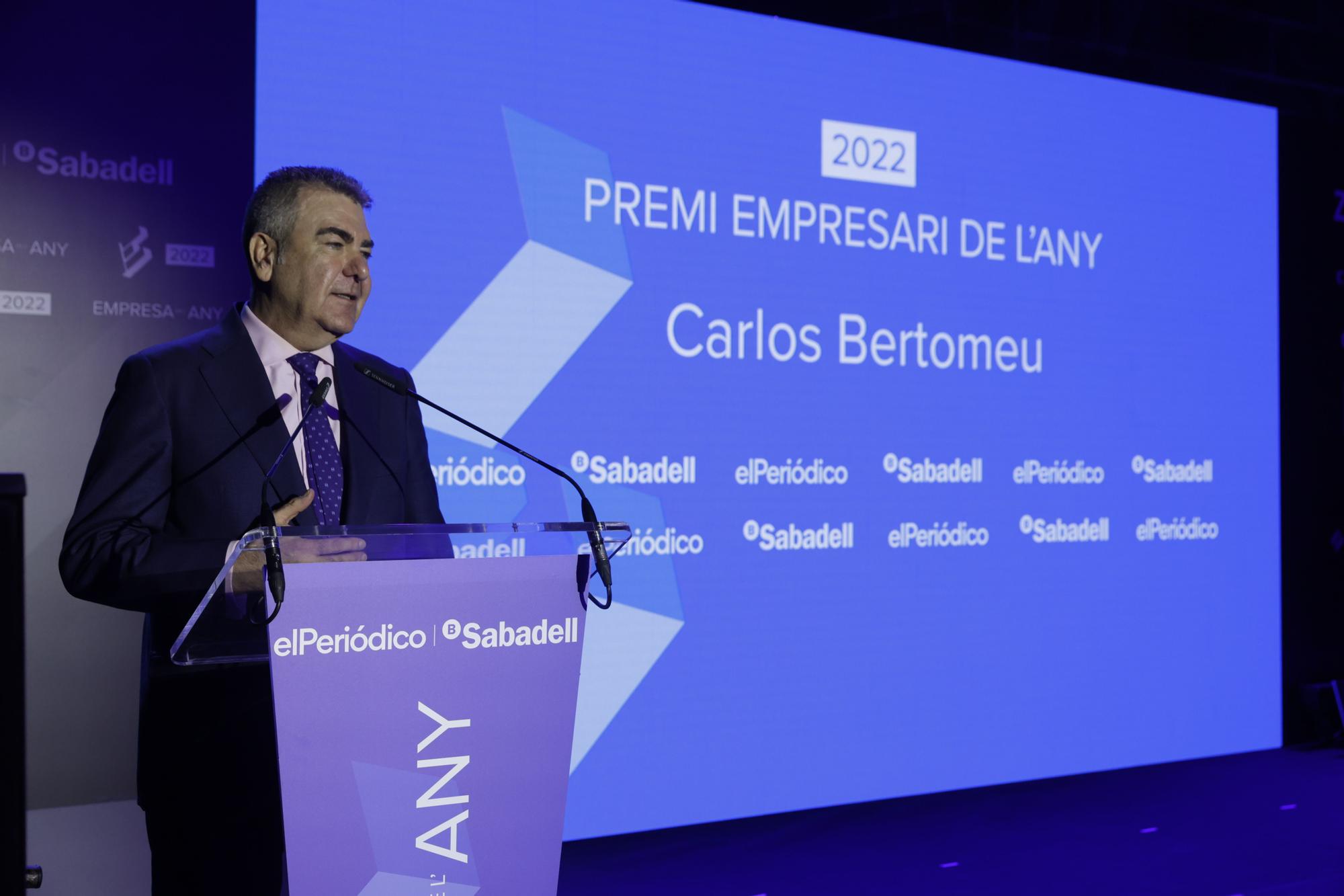 Barcelona 20/2/2023 Gala de entrega de los Premios Empresa de l' Any Empresa del Año de El Periódico en la Llotja de Mar. En la foto, premio Premi Empresari de l’Any – el premio recae en el Sr. CARLOS BERTOMEU, entregan el premio ,el Sr. César González-Bueno, CEO Banc Sabadell i el Sr. Aitor Moll, CEO Prensa Ibérica. Foto de Ferran Nadeu