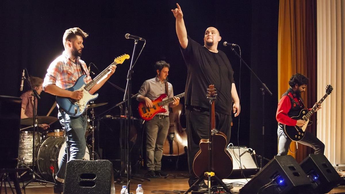 El grupo A contra blues en el Casal de la Font d'en Fargues.