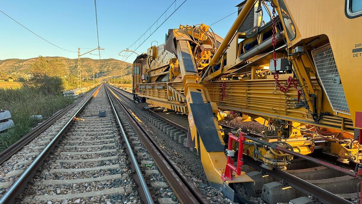 Las obras de mejora de la vía férrea en el tramo entre Sueca y Cullera que ya han concluido.