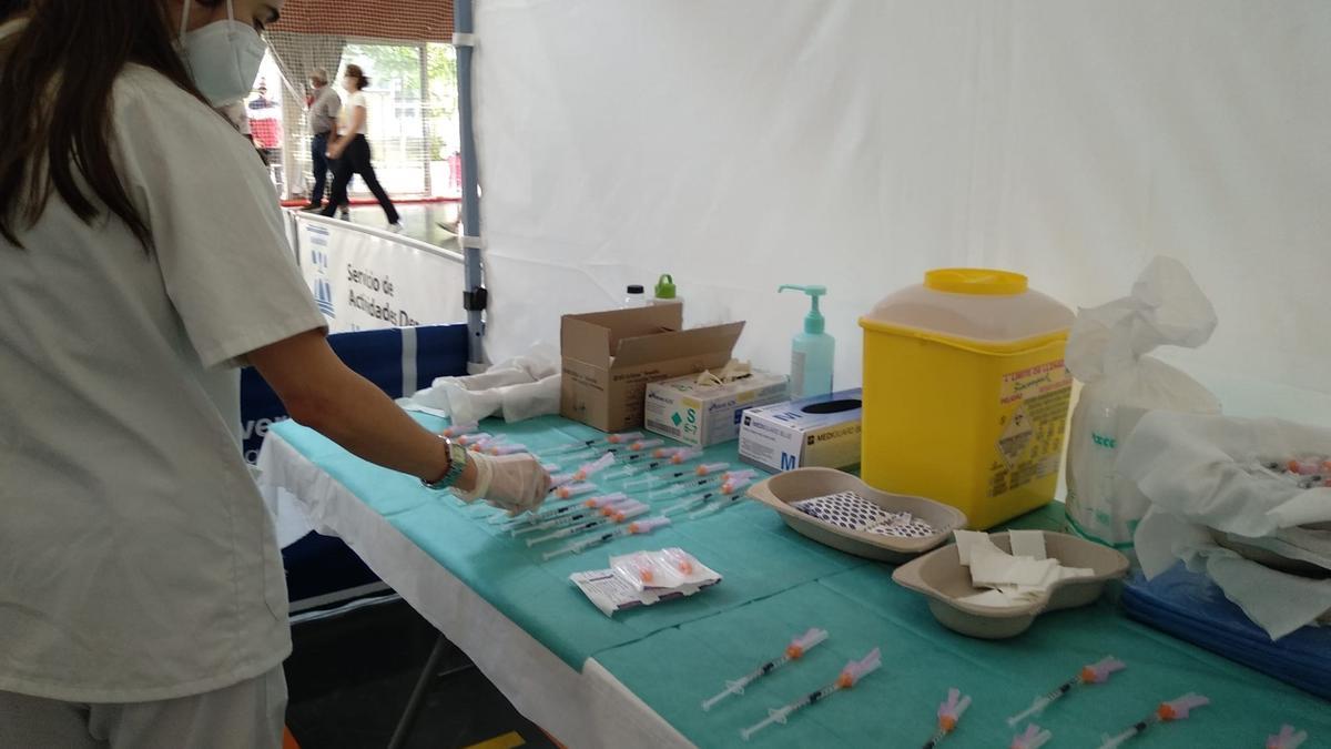 En Aragón se han puesto 935.125 vacunas y ya hay 324.478 personas con la pauta de inmunización completa