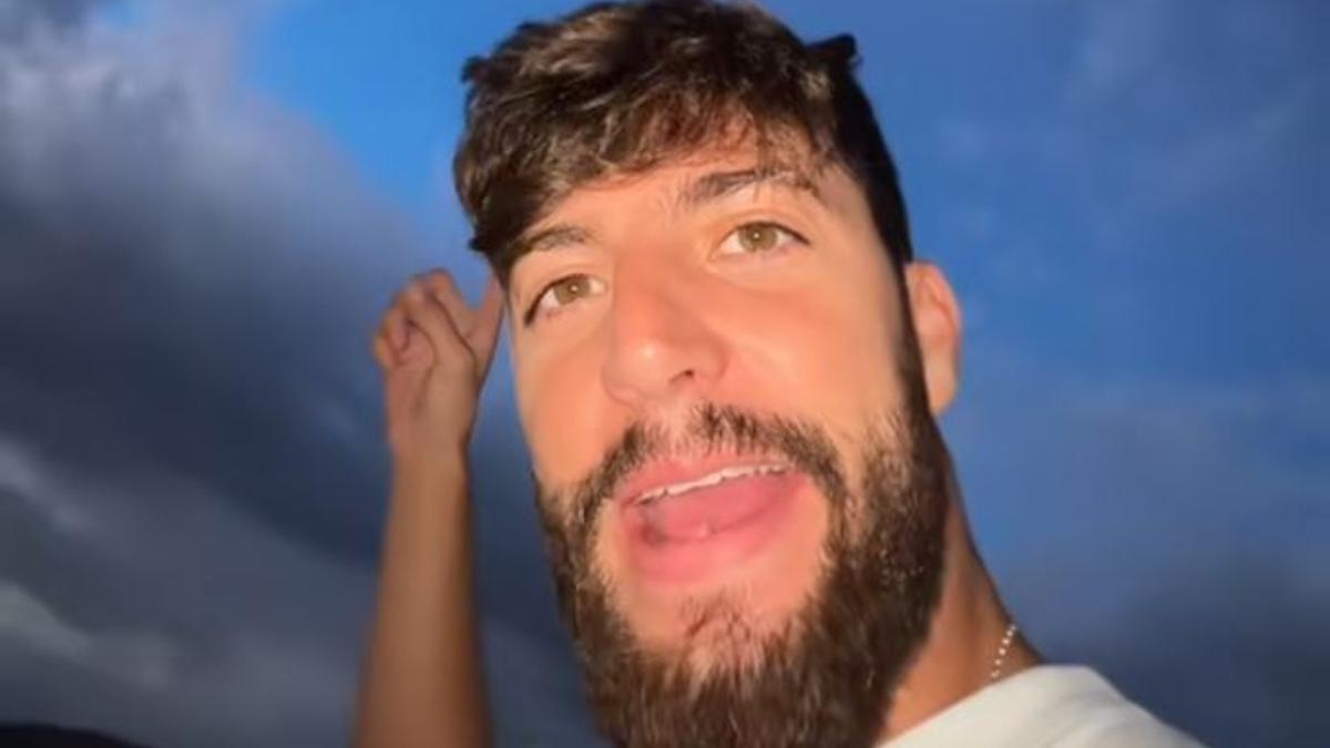 El 'influencer' malagueño Carliyo estalla contra el cambio de hora: &quot;No somos noruegos&quot;