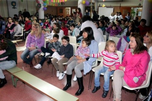 Payasos en Acción lleva la alegría a 150 niños del Primitiva López