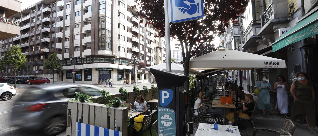 Terrazas en las plazas de aparcamiento de la avenida de Galicia