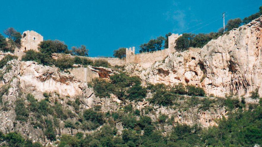 Los Bombers de Mallorca rescatan a un herido en el Castell d&#039;Alaró