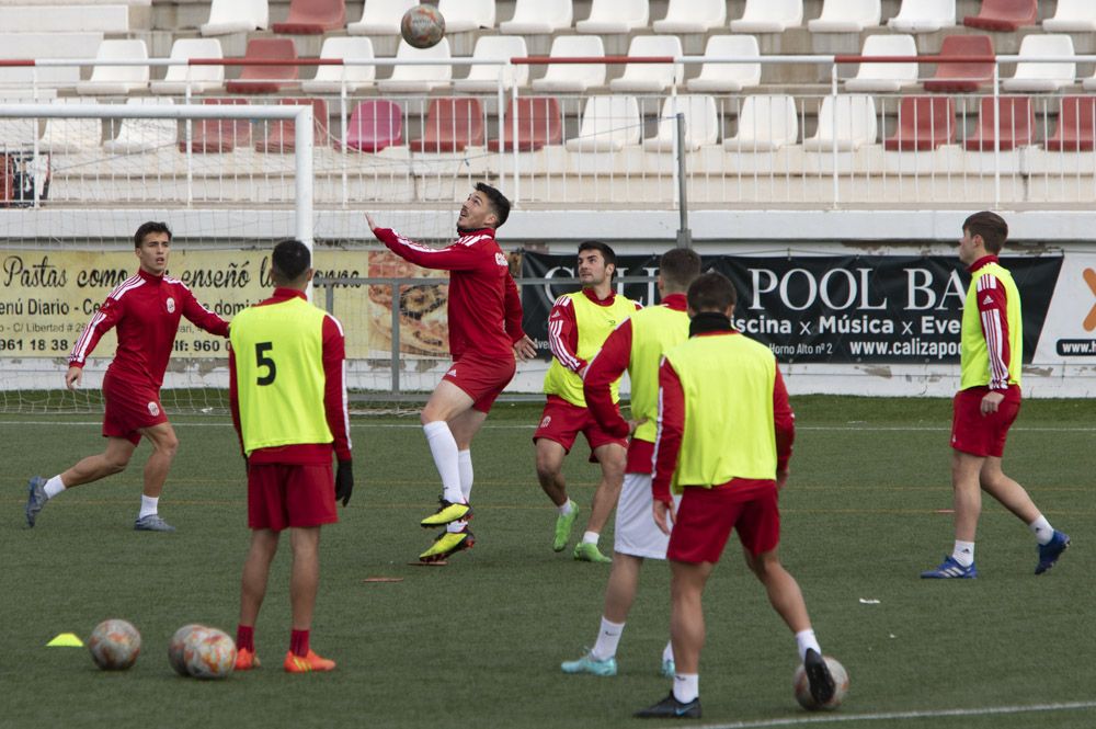 El CD Acero del Port de Sagunt entrena en el estadio Fornás antes del encuentro frente al Torrent