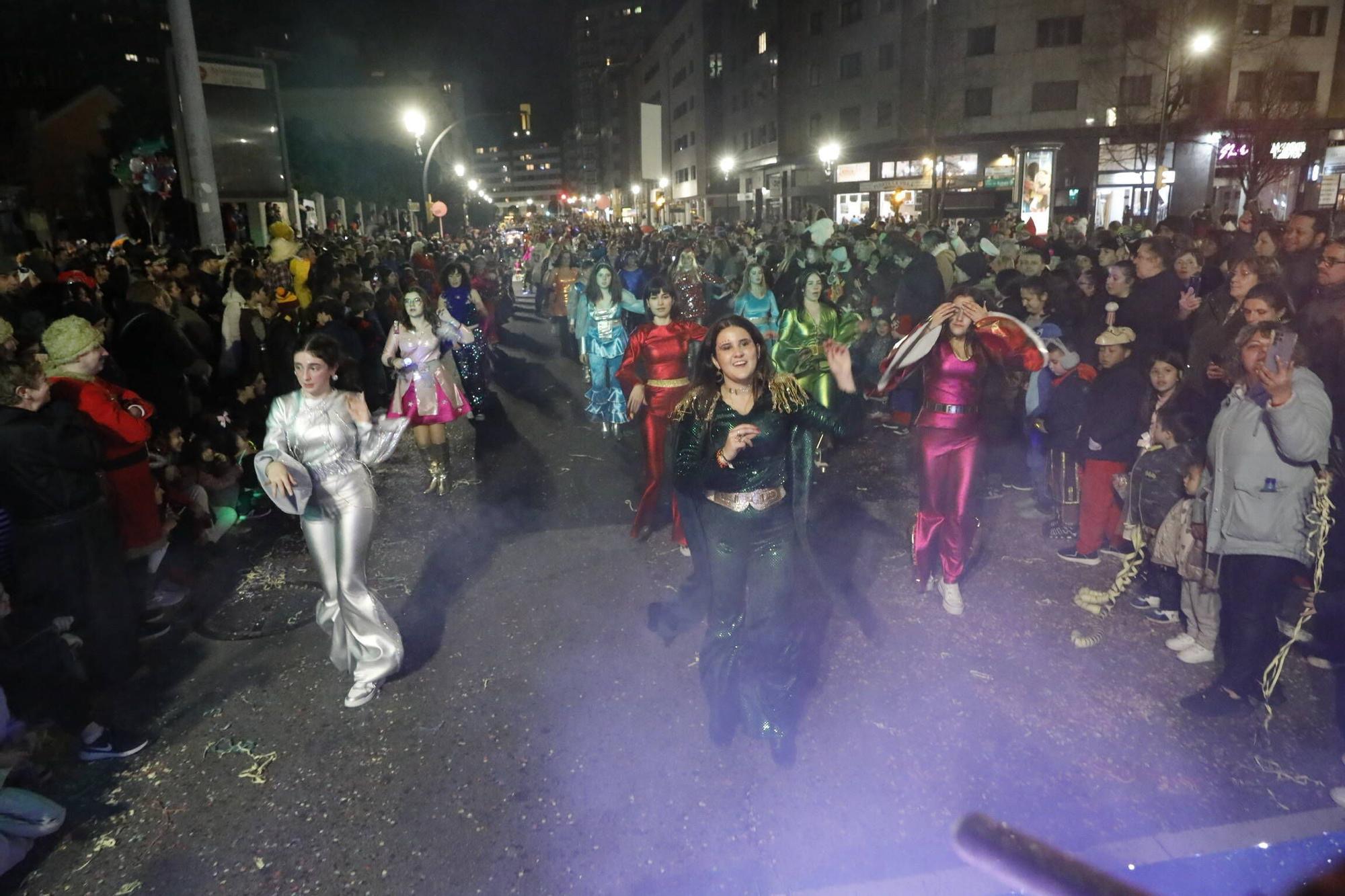 Así fue el multitudinario desfile del Antroxu de Gijón (en imágenes)