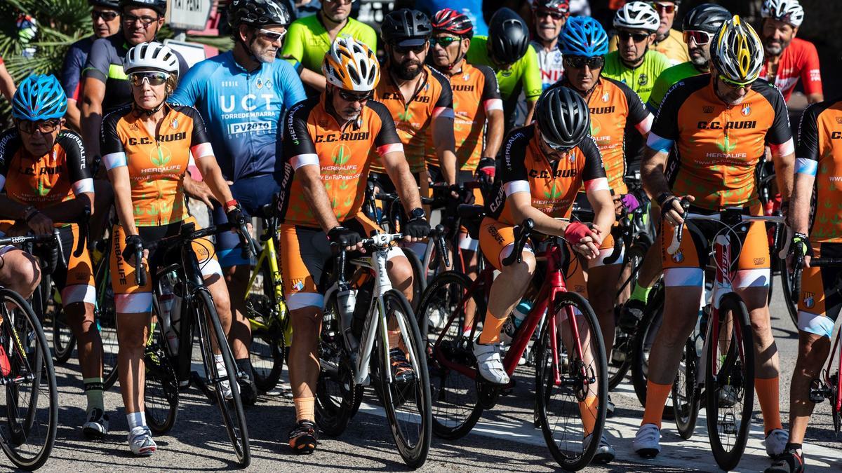El Club Ciclista Rubí al frente en el homenaje a sus dos compañeros atropellados el pasado fin de semana. 