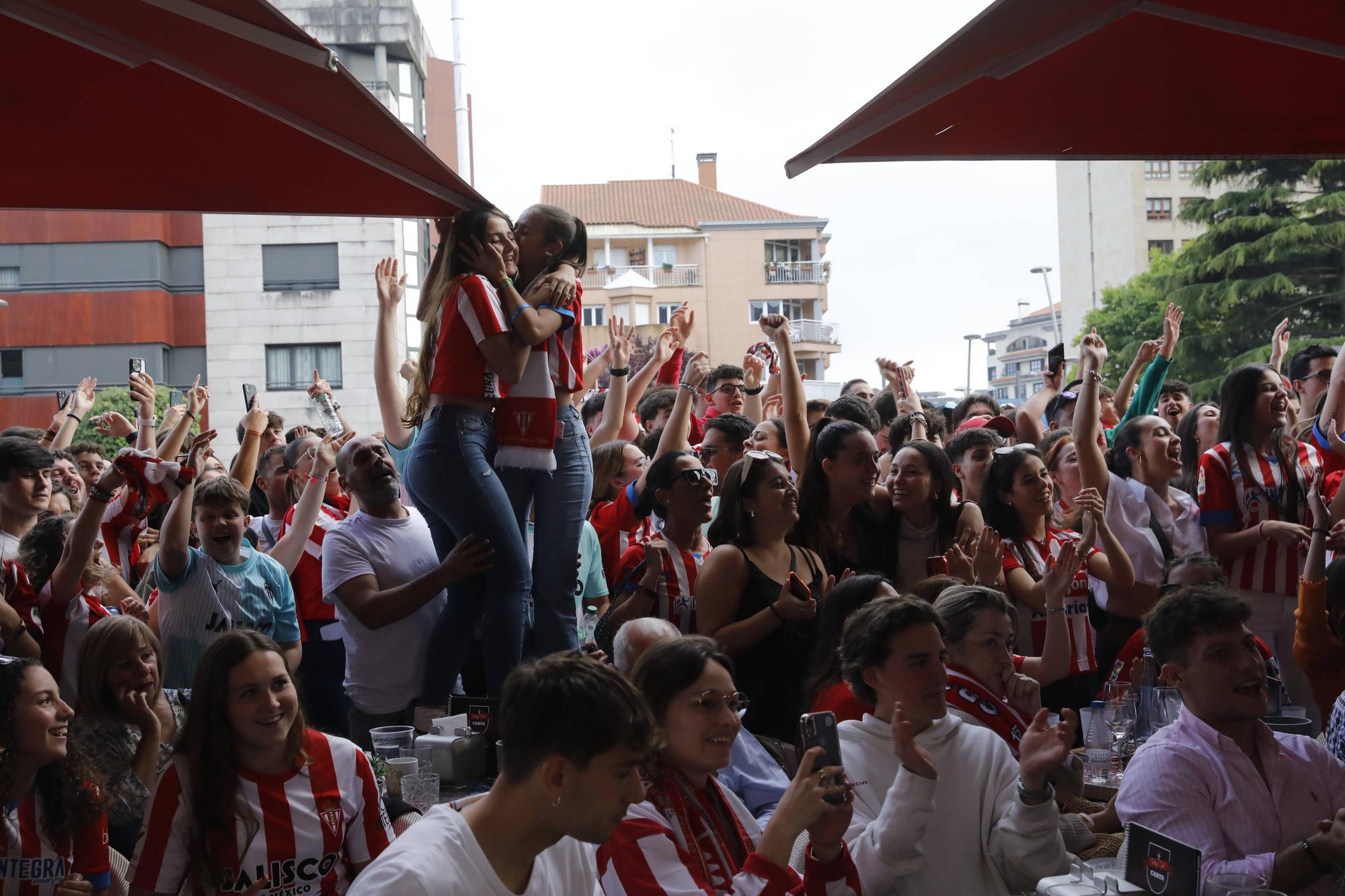 EN IMÁGENES: Gijón vibra con la clasificación del Sporting al play-off