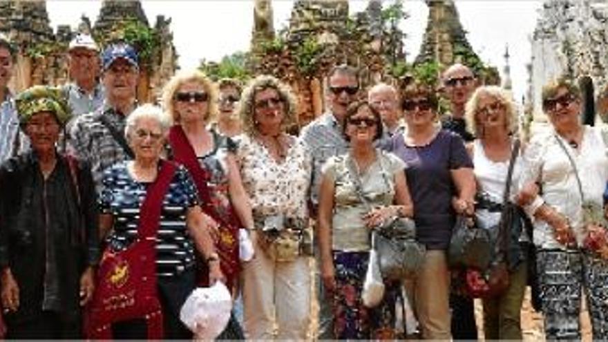 Un grup de 16 persones del Bages i Barcelonès viatgen a Birmània i Singapur
