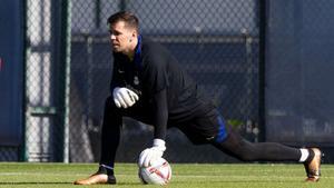 Szczesny entrenando con el Barça