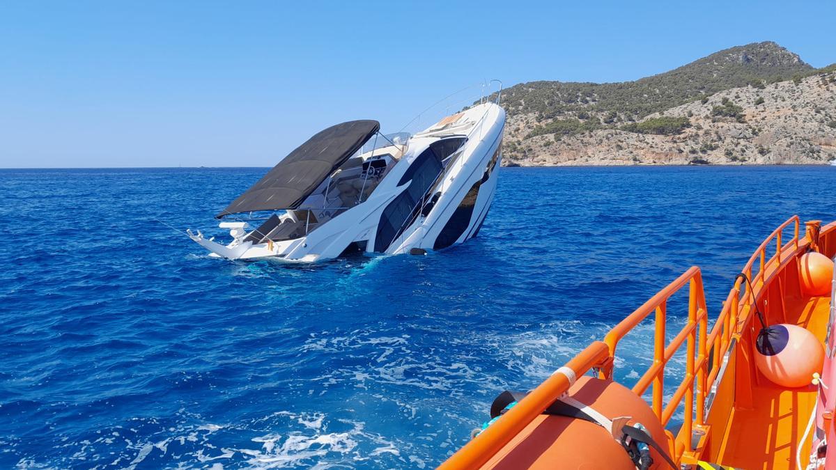 Yacht vor Camp de Mar.