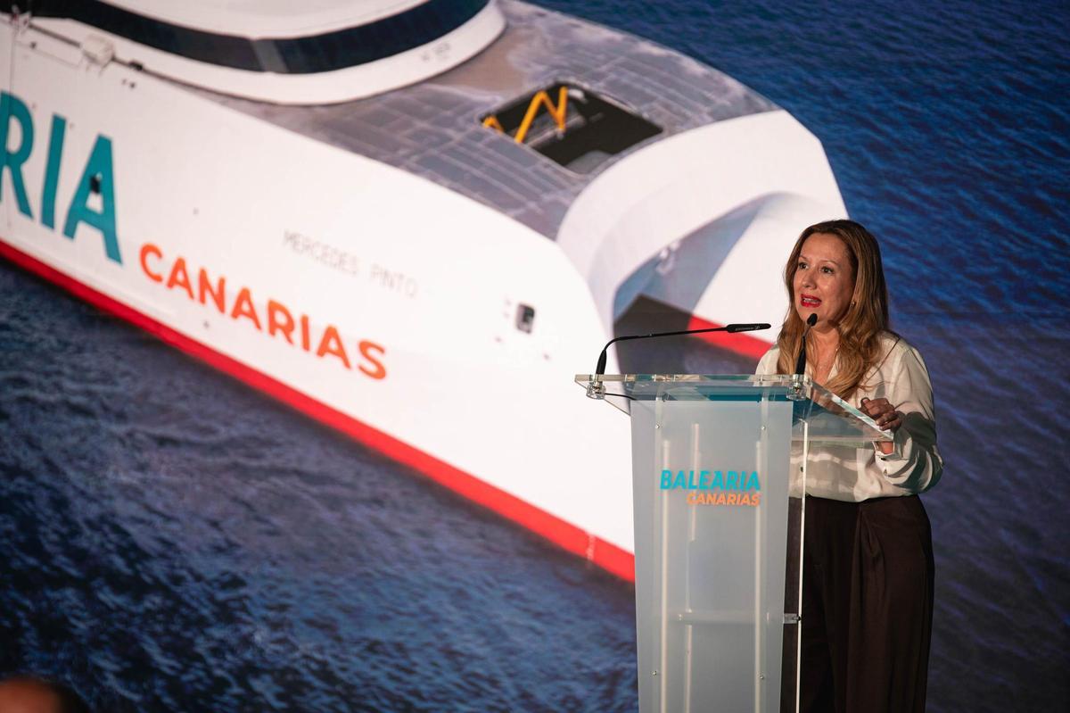 La naviera Baleària Canarias bautiza el nuevo fast ferry Mercedes Pinto