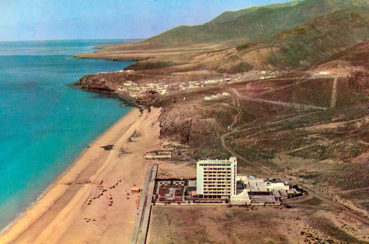 Auch der Robinson Club auf Fuerteventura kommt vor. Ein Luftbild aus dem Jahr 1972.
