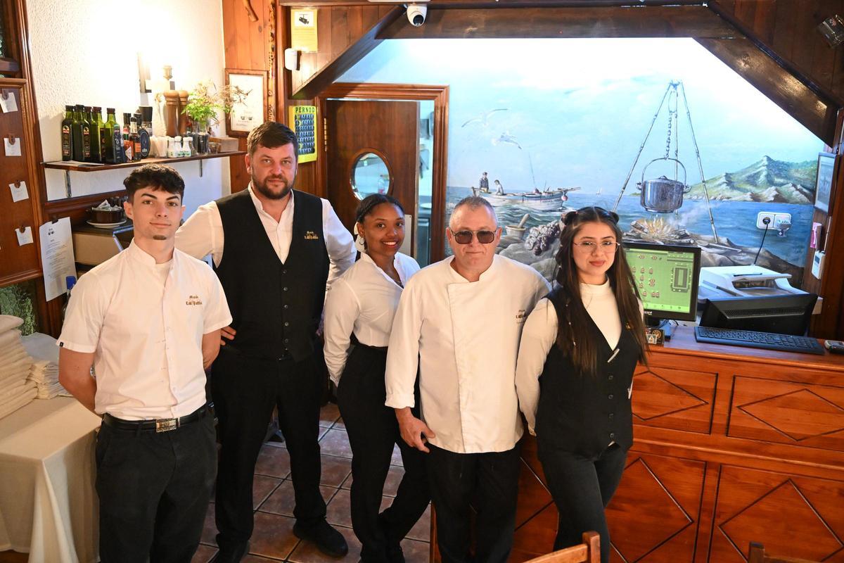 El equipo de Mesón Las Jarras en Torrevieja, durante la segunda jornada de "Menjars de la Terra".