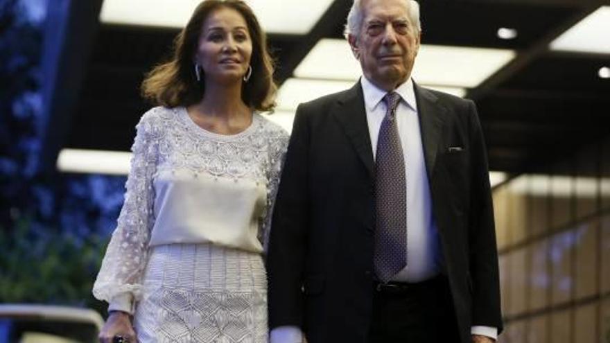 La política y la cultura arropan a Vargas Llosa