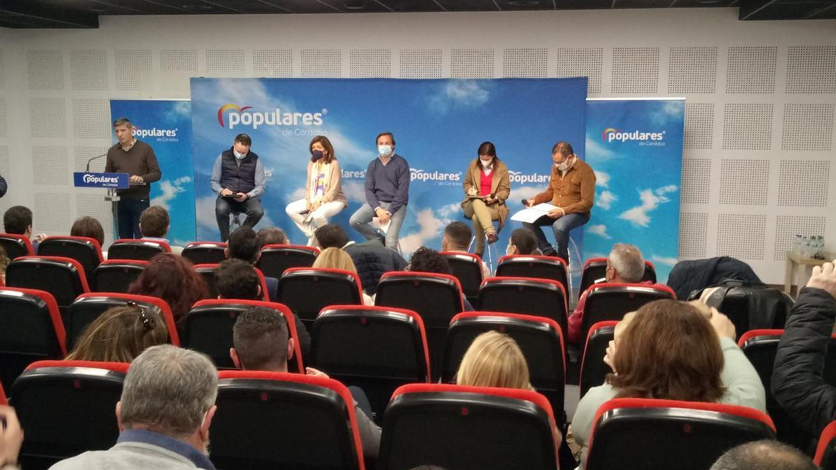 Dirigentes del PP cordobés, durante el encuentro comarcal en Palma del Río.