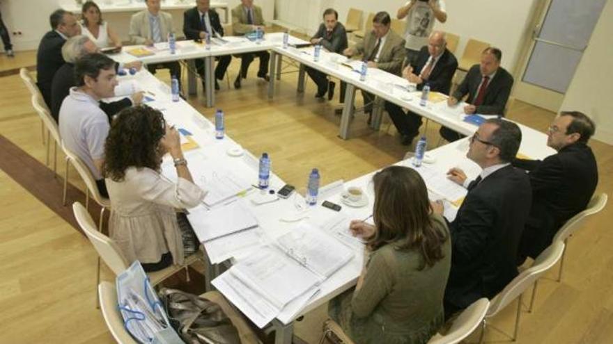 Imagen de la reunión del Consello Galego de Universidades celebrada, ayer, en Santiago. / xoán álvarez