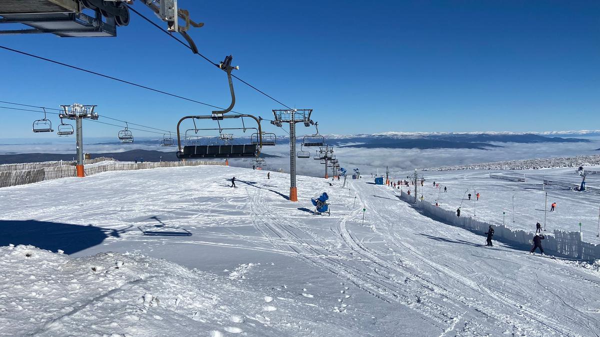 Vista parcial de las pistas de esquí de Cabeza de Manzaneda