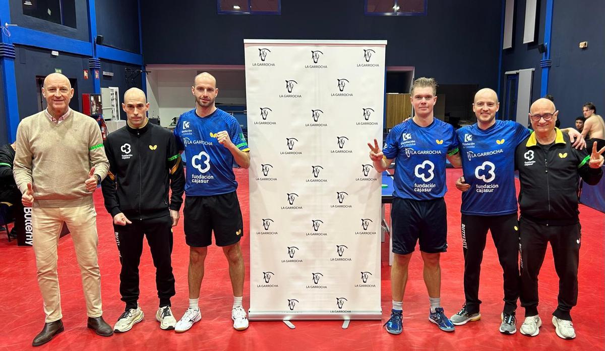 Jesús Machado (presidente), los jugadores Alejandro Calvo, Diogo Carvalho, Hampus Soderlund y Carlos Machado y Luis Calvo (técnico), a la conclusión del choque.