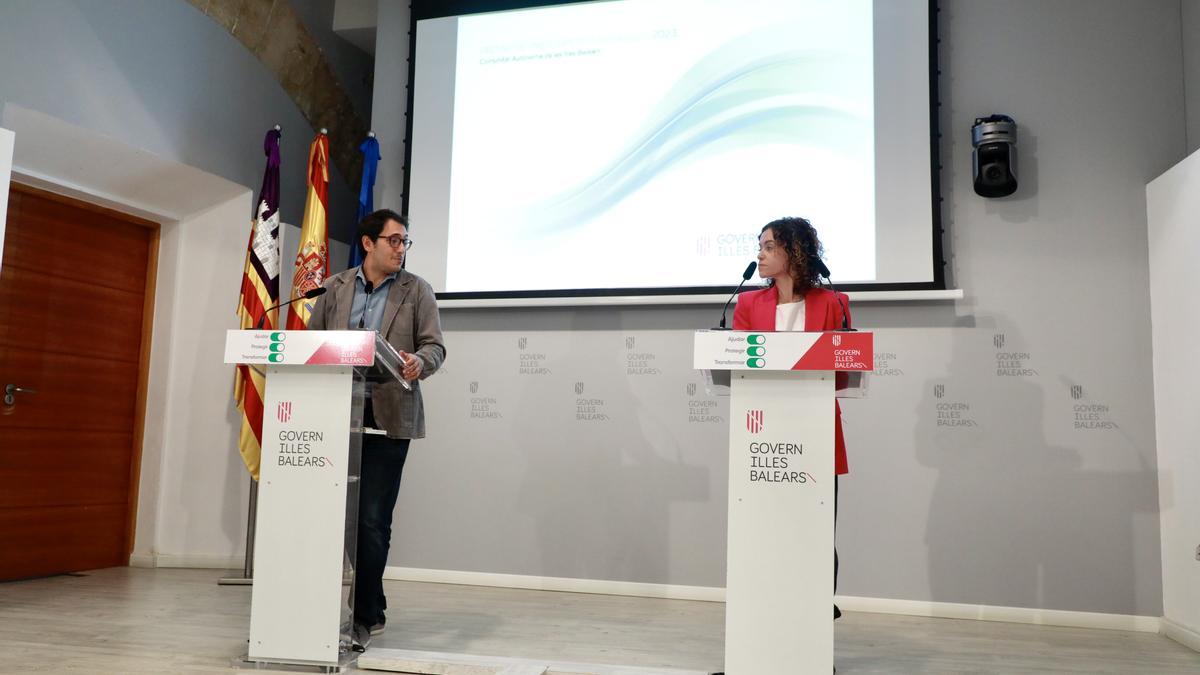 Los consellers Iago Negueruela y Rosario Sánchez, esta mañana presentando las cuentas para 2023