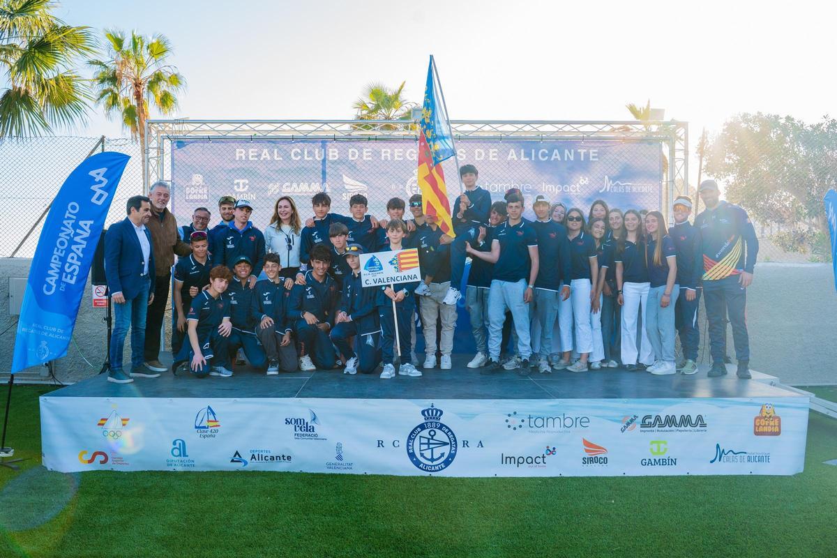 El equipo de la Comunidad Valencia que participa en el Campeonato de España de vela 420.