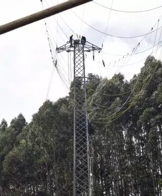 El Gobierno modificó hasta tres veces la planificación eléctrica sin incluir el anillo central de Asturias, vital para atraer industrias