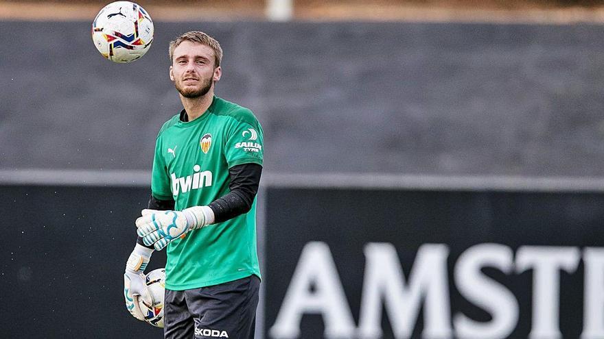 Jasper Cillessen, en un entrenamiento con el Valencia CF.