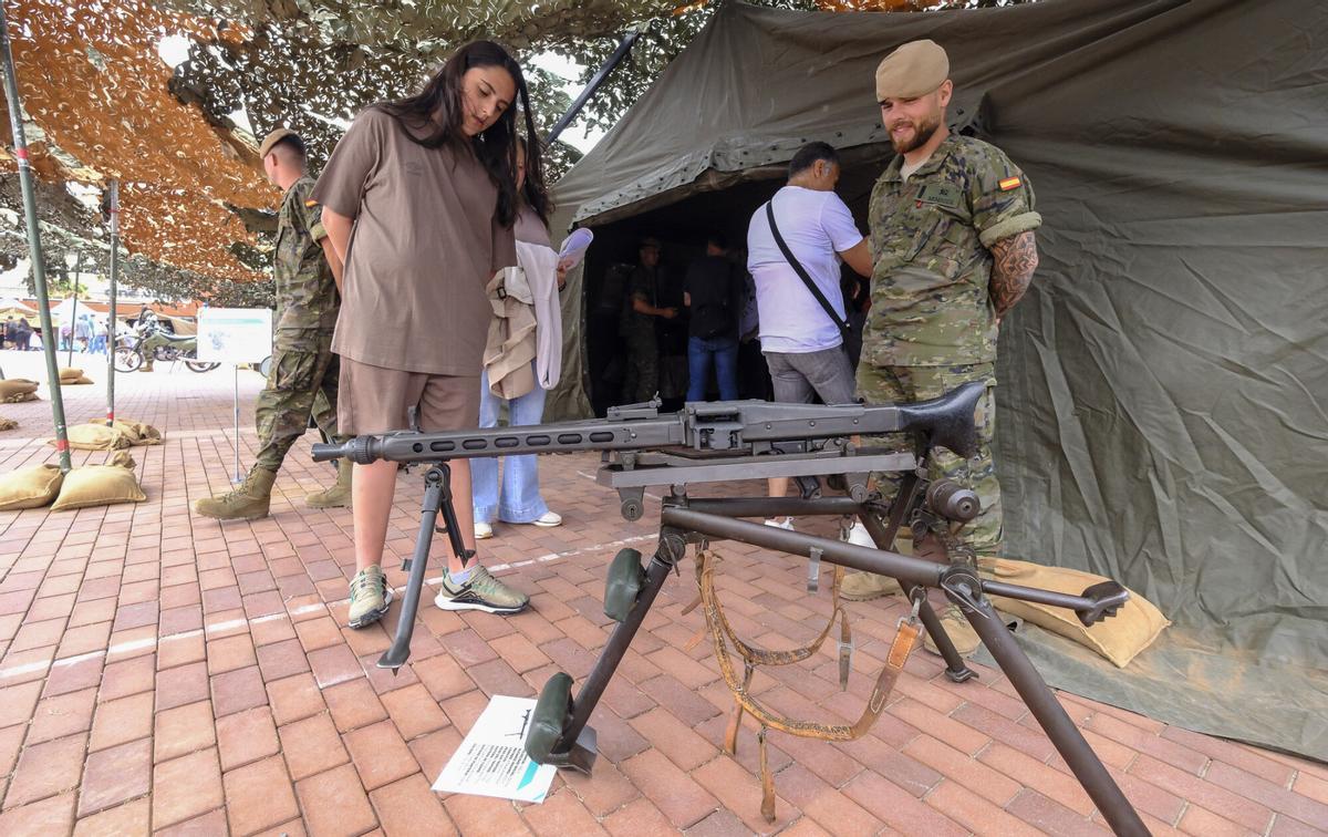 Exhibición de rescate con helicóptero en La Cícer dentro del Día de las Fuerzas Armadas