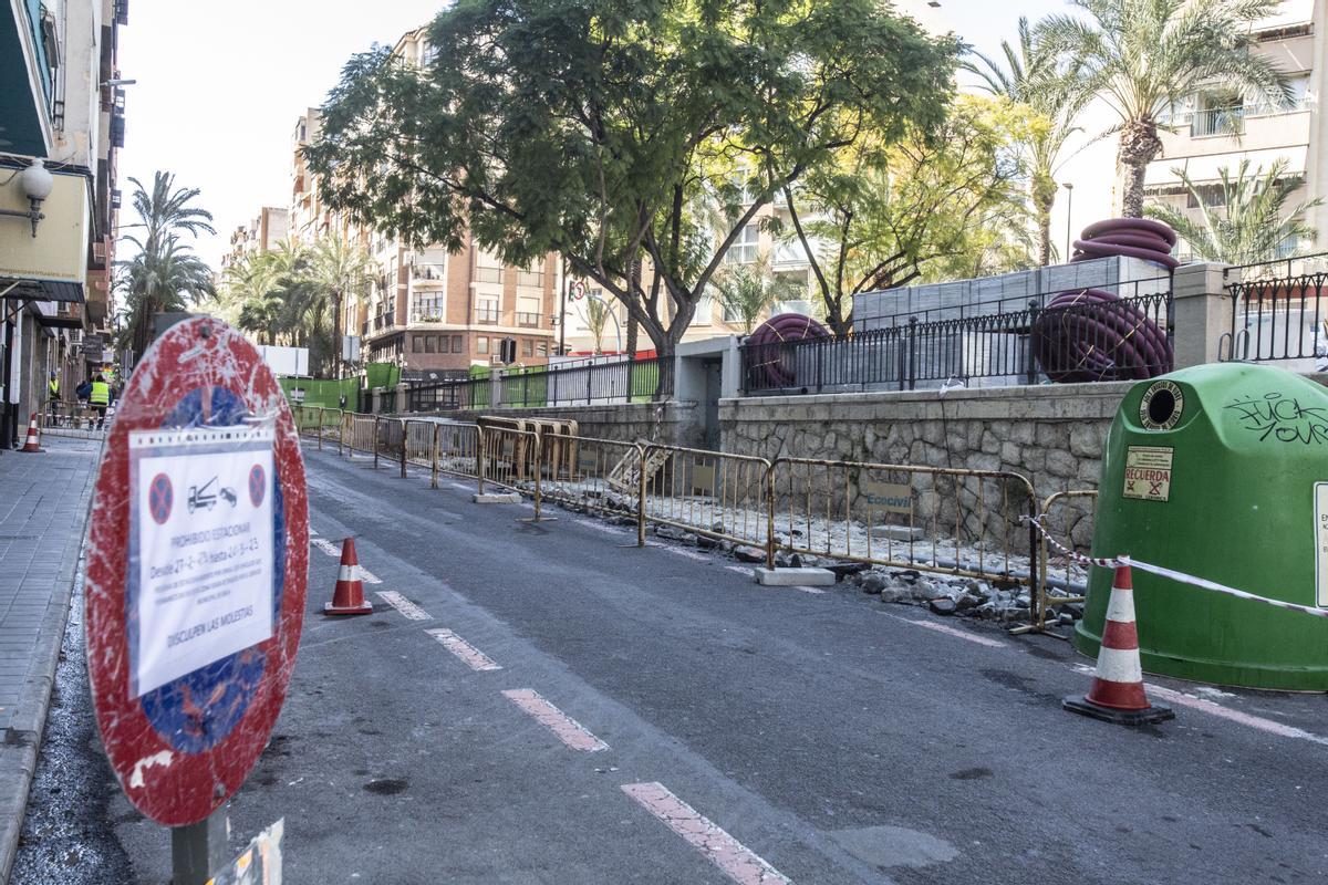 Plaza Músico Tordera, con el refugio antiaéreo a la derecha