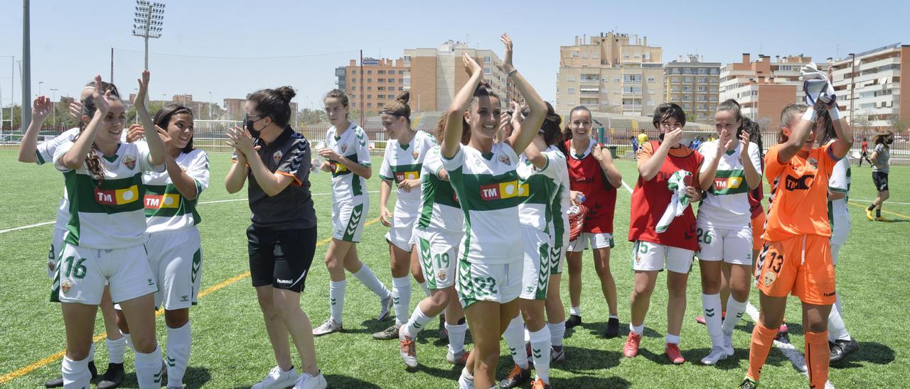 Las jugadoras del Elche agradecen el apoyo de la afición tras vencer 5-0 a La Garita en el partido de ida