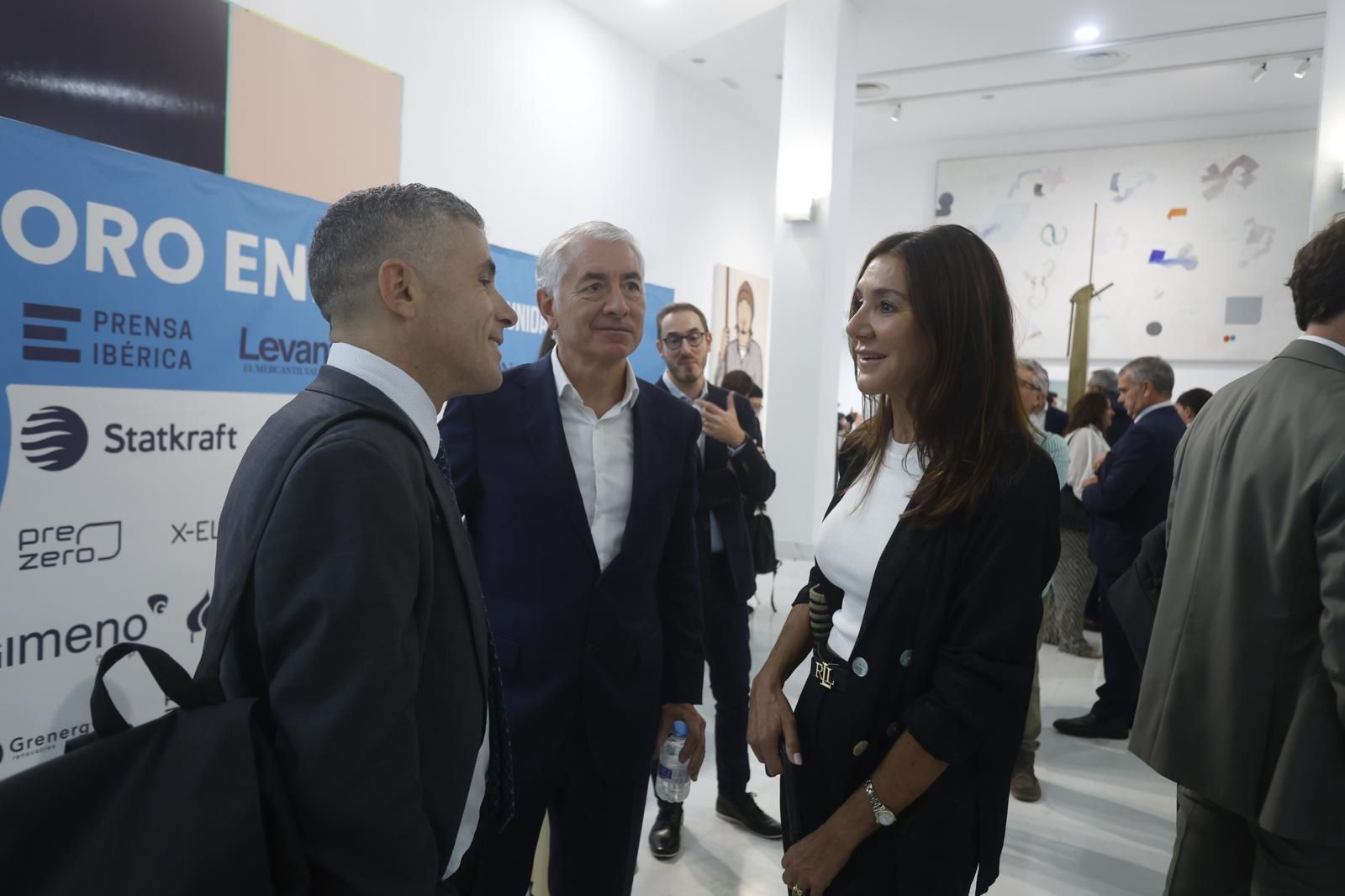 Llegada de los asistentes a la segunda edición del Foro de Energía en la Comunitat Valenciana