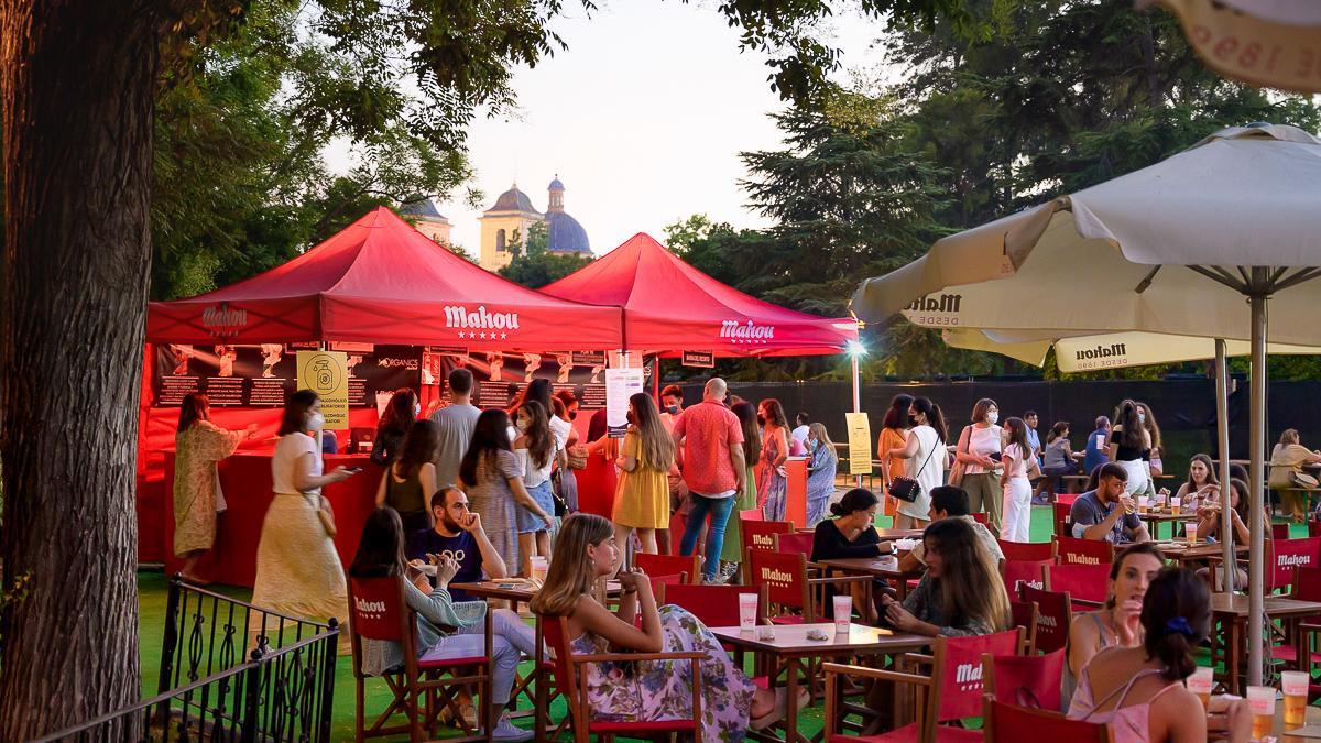 Disfruta del verano y de una Mahou refrescante en los múltiples conciertos de Viveros.