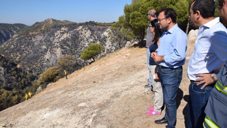 Miguel Ángel Heredia ha acompañado a José Luis Ruiz Espejo a la zona afectada por el incendio.