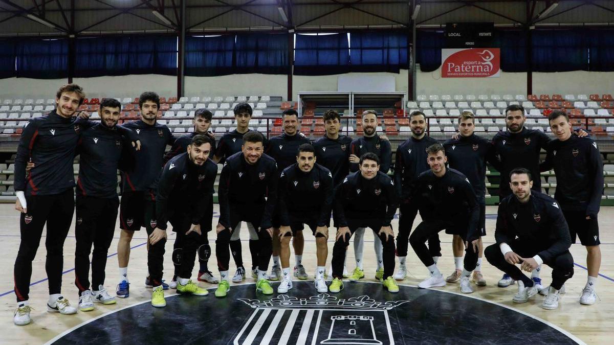 Los jugadores del Levante UD FS, en un entrenamiento en Paterna
