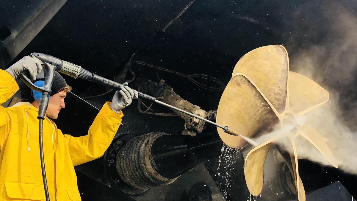 Wer sein Boot instandsetzen oder für die nächste Saison vorbereiten lassen möchte, ist an der Werft von Port Calanova richtig.