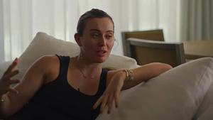 Badosa durante el capítulo en Yotube