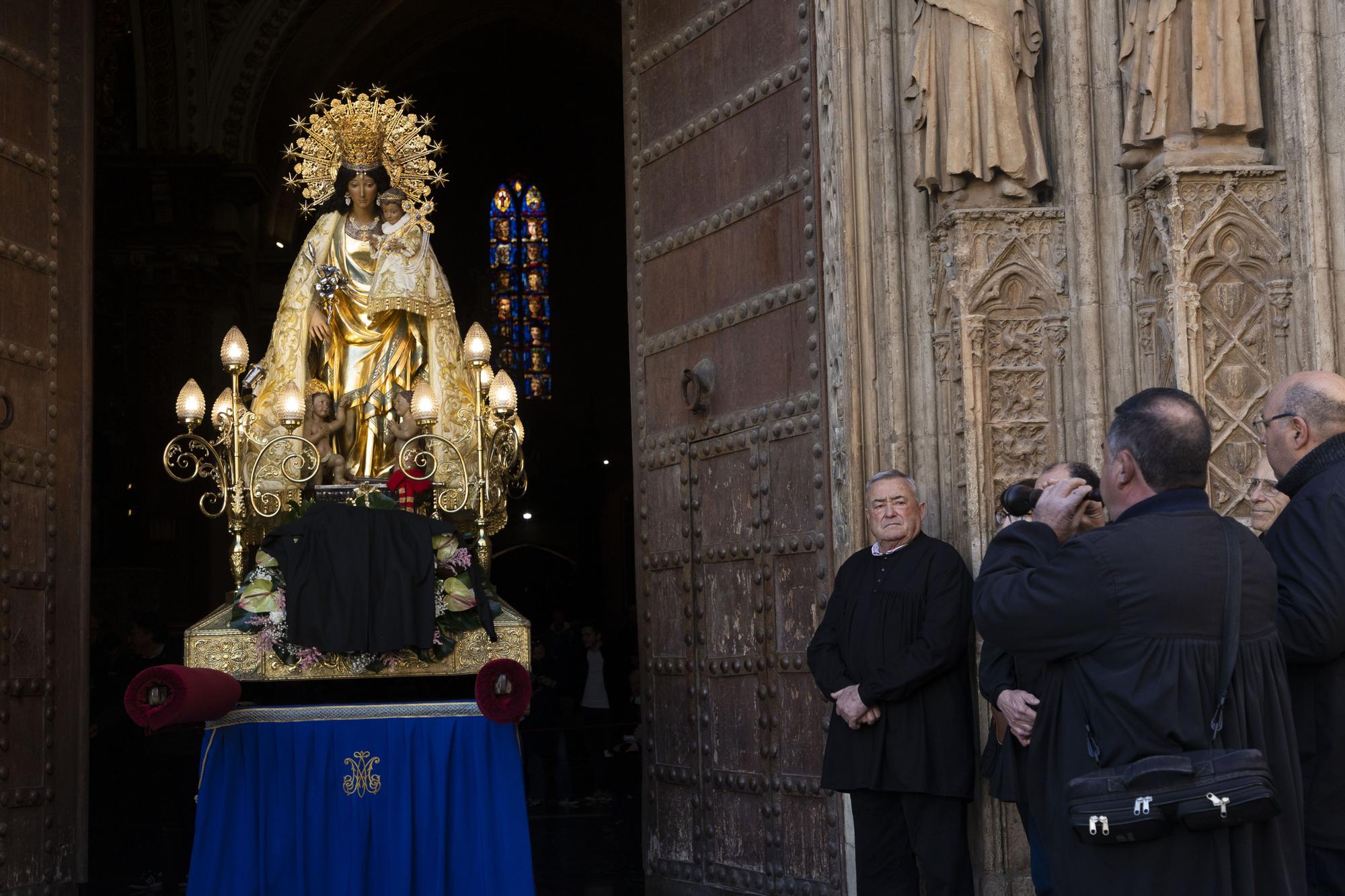 La Virgen de los Desamparados asiste al Tribunal de las Aguas