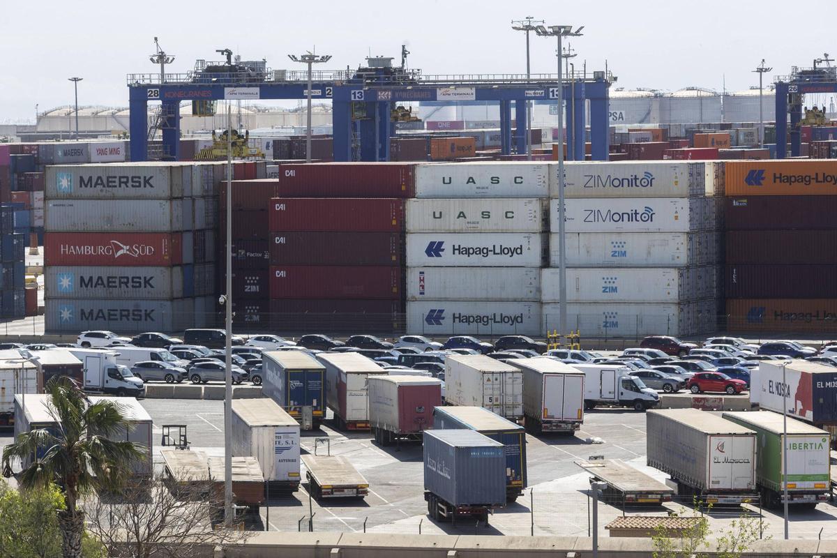Zona de contenedores en el puerto de València, en una imagen de archivo.