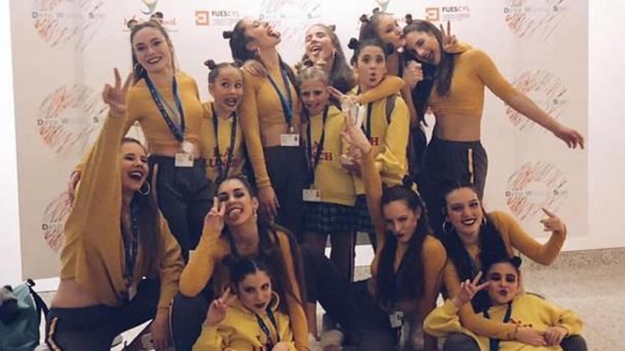 El grup de la Fàbrica de la Dansa que va obtenir la medalla de plata.