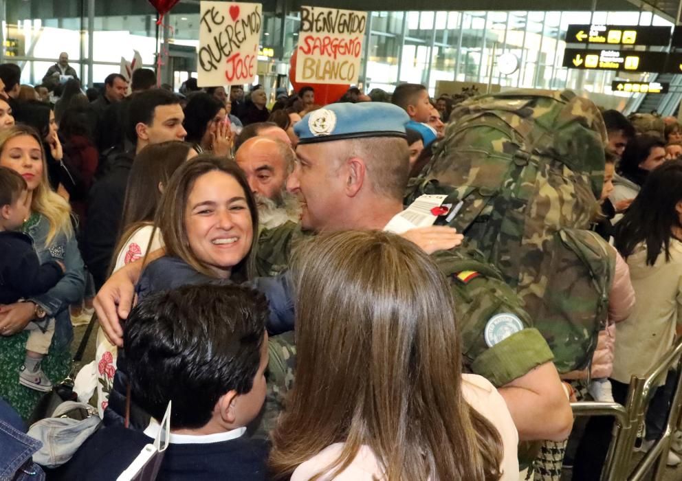 El ansiado abrazo a los militares de la Brilat a su regreso del Líbano