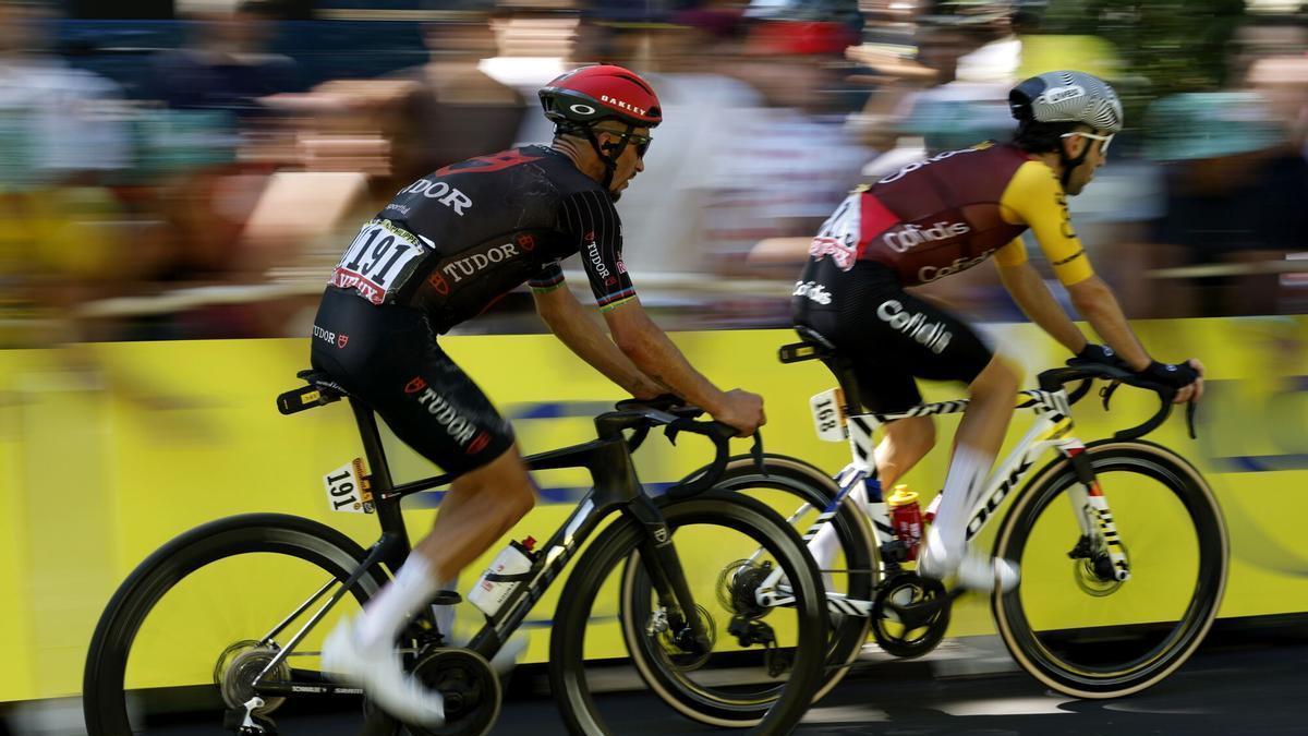 Benjamin Thomas y Julian Alaphilippe en la etapa 2 del Tour de Francia.
