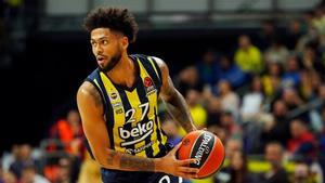 Tyler Dorsey, en una acción ante Olimpia Milano