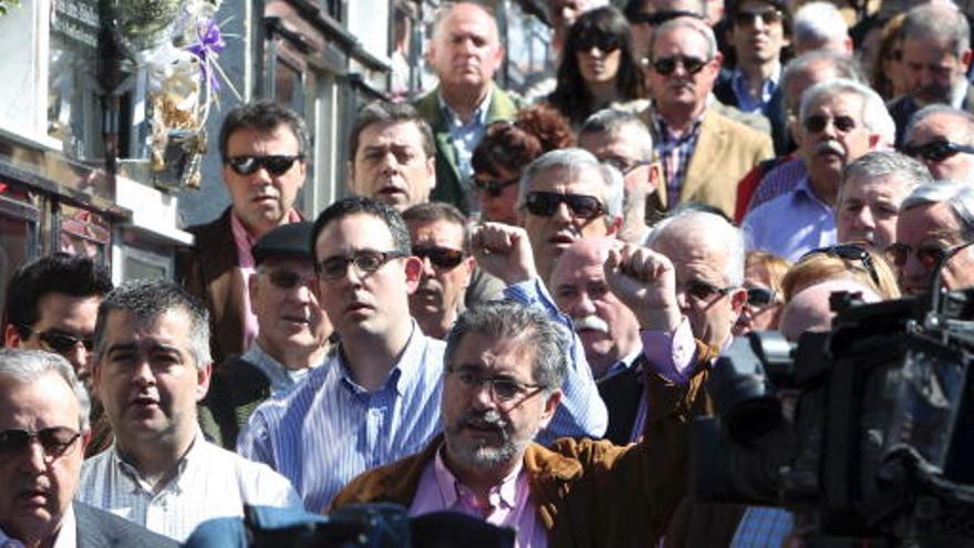 Miembros del PSE-EE de Gipuzkoa en el homenaje a Priede.