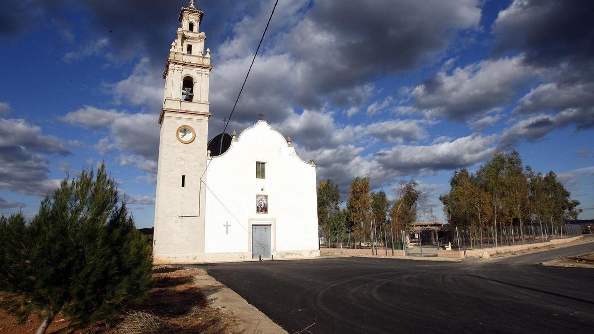 La vieja iglesia, el único edificio que queda en pie del viejo emplazamiento.