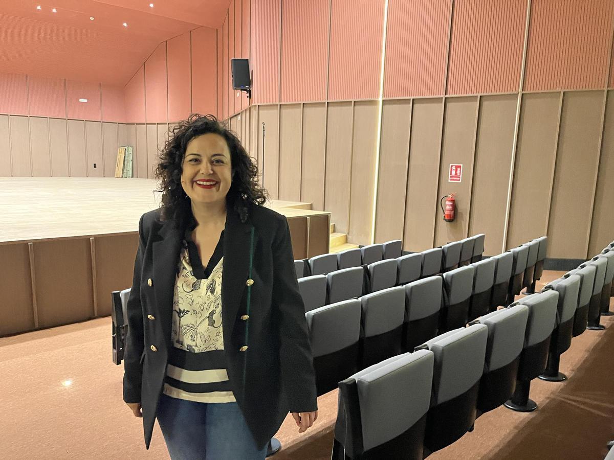 La alcaldesa en el auditorio