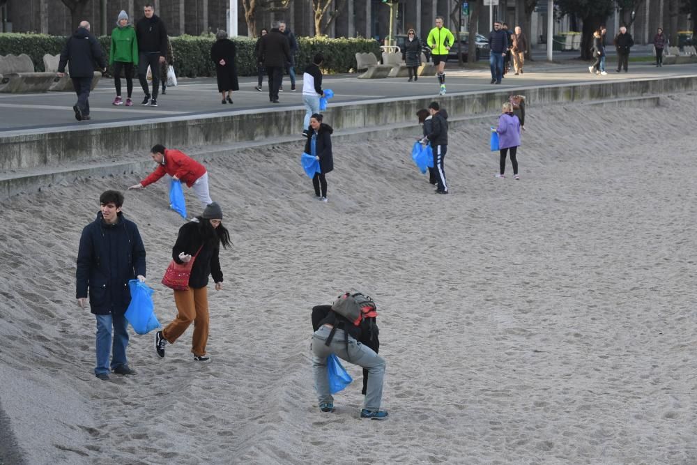 Mar de fábula | Limpieza de playas en Riazor y Orzán