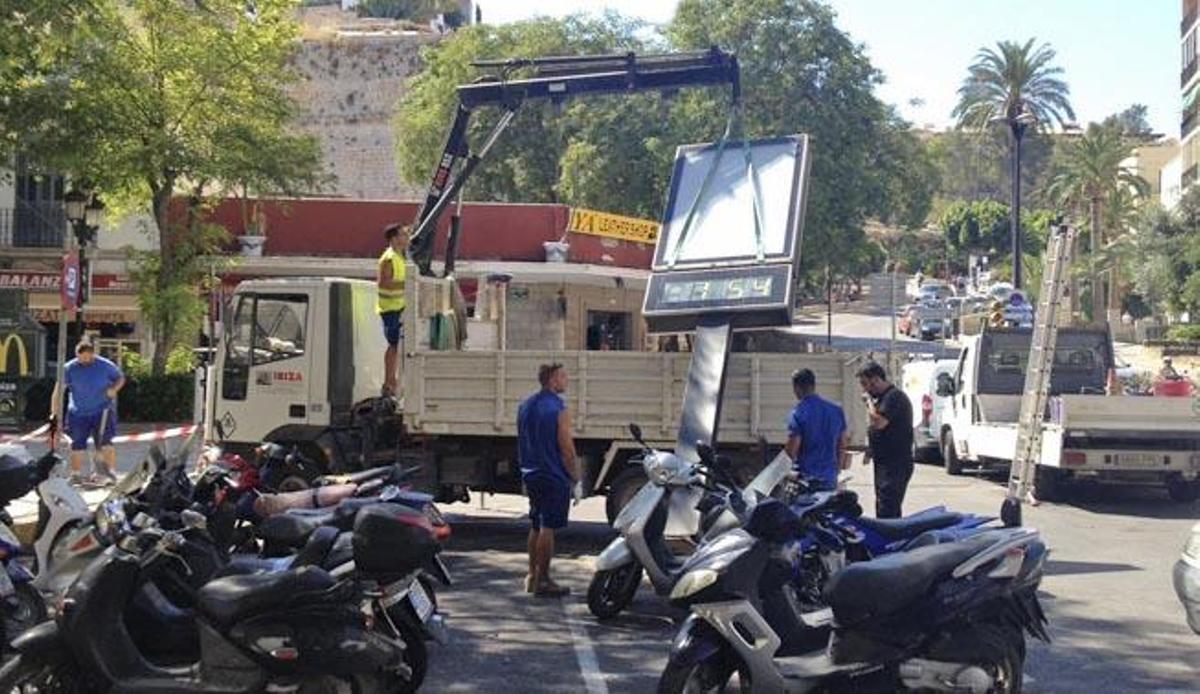 Retirada del reloj de Vara de Reyen 2016.