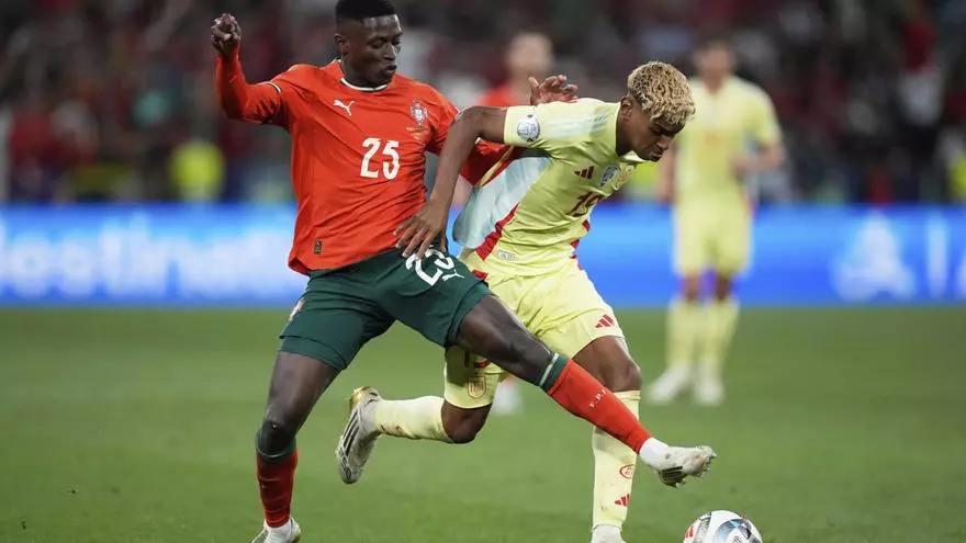 Nuno Mendes alardea de "anular a Lamine Yamal"
