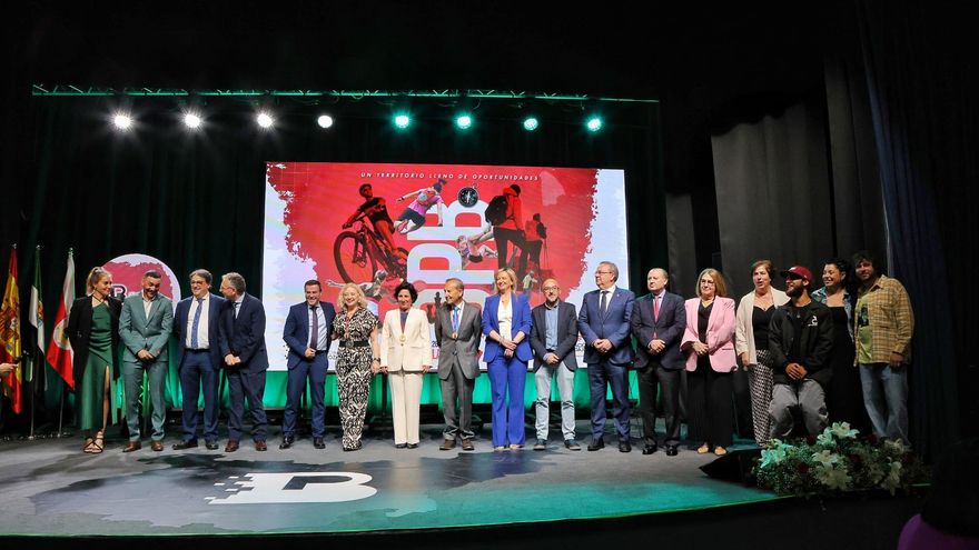 Entrega de las Medallas de la Provincia de Badajoz a Lourdes Vega, Asunción Gómez y Juan Carmona